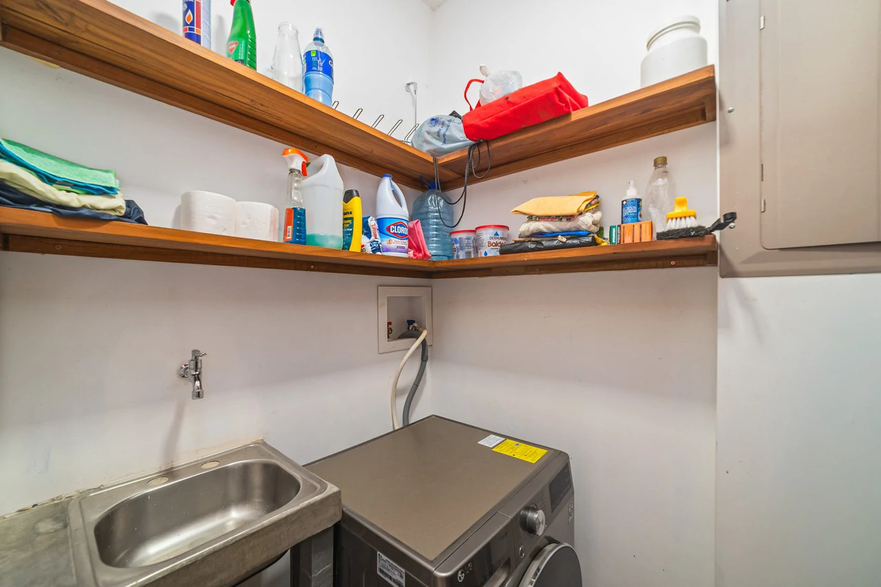 Surfside Container Home: Turnkey 2BR & Mixed-Use Potential - Gallery image 15