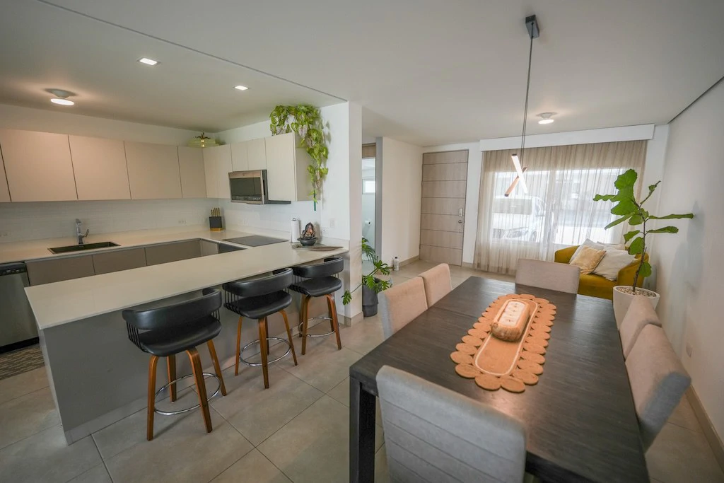 House For Sale in San Rafael - Gallery image 12