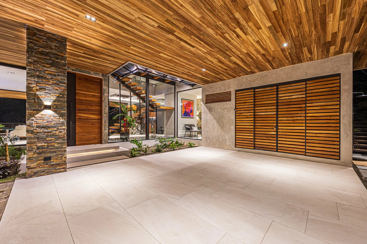 Casa Koules: Architectural 5-Bedroom Oceanview Estate in Prestigious Costa Verde Estates - Gallery image 25