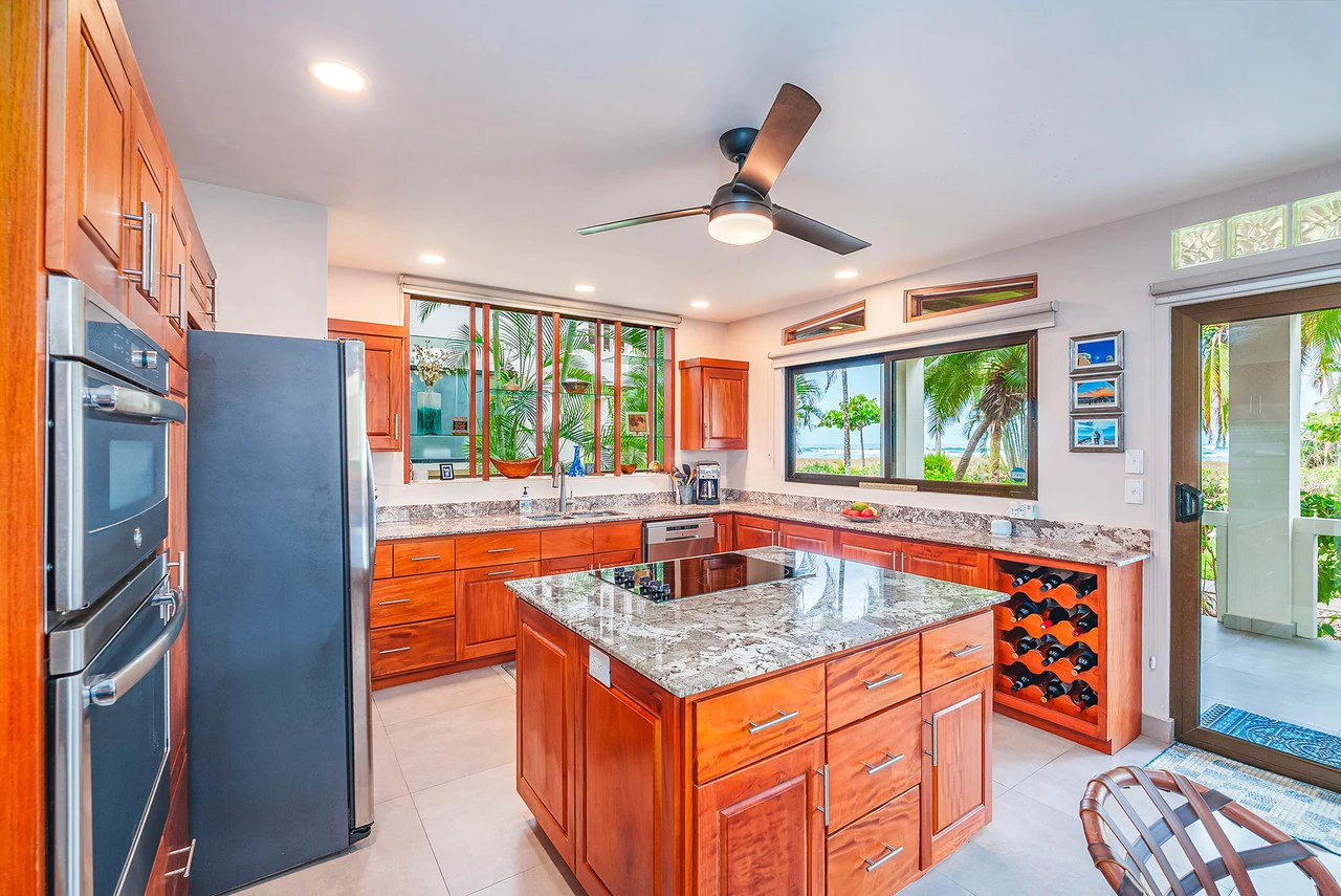 Las Brisas #15: Beachfront Condo With Luxury Upgrades & Unparalleled View - Gallery image 9