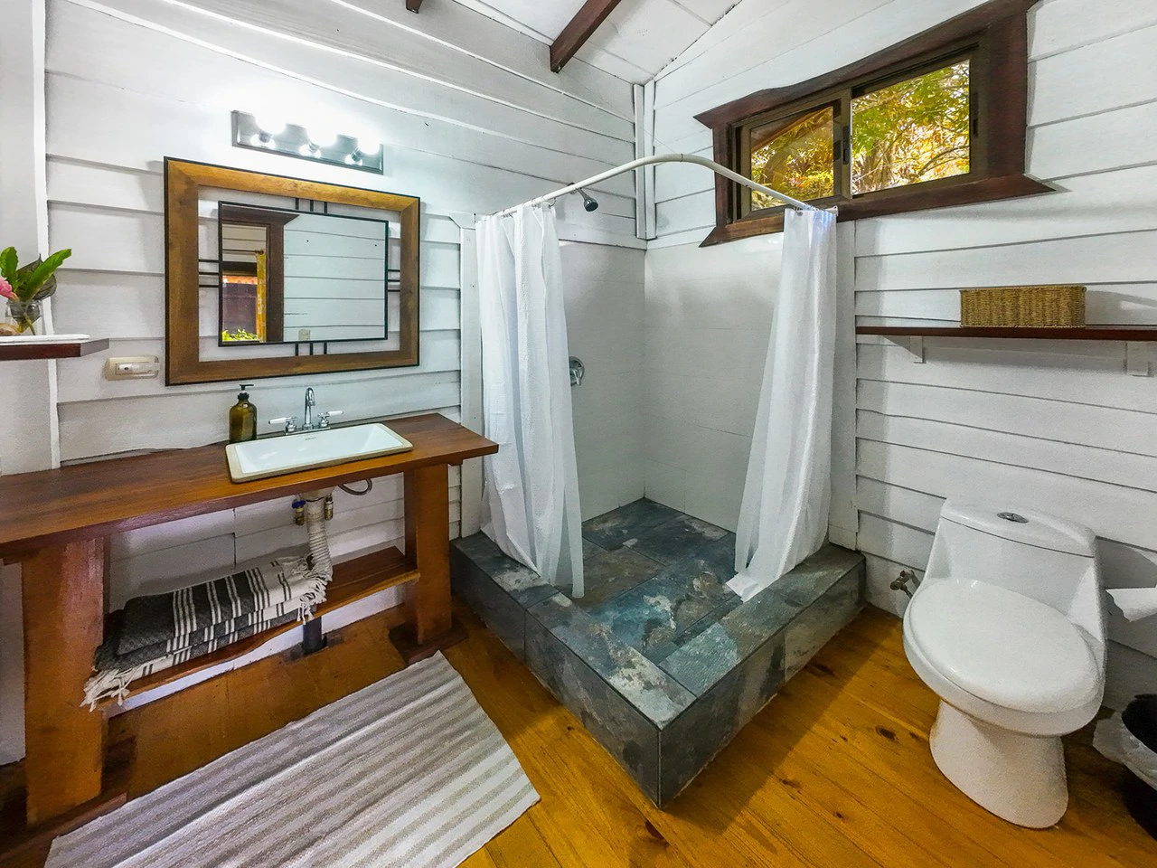 Serene Jungle Home + Guest Cabin on 3 Acres and River - Gallery image 21