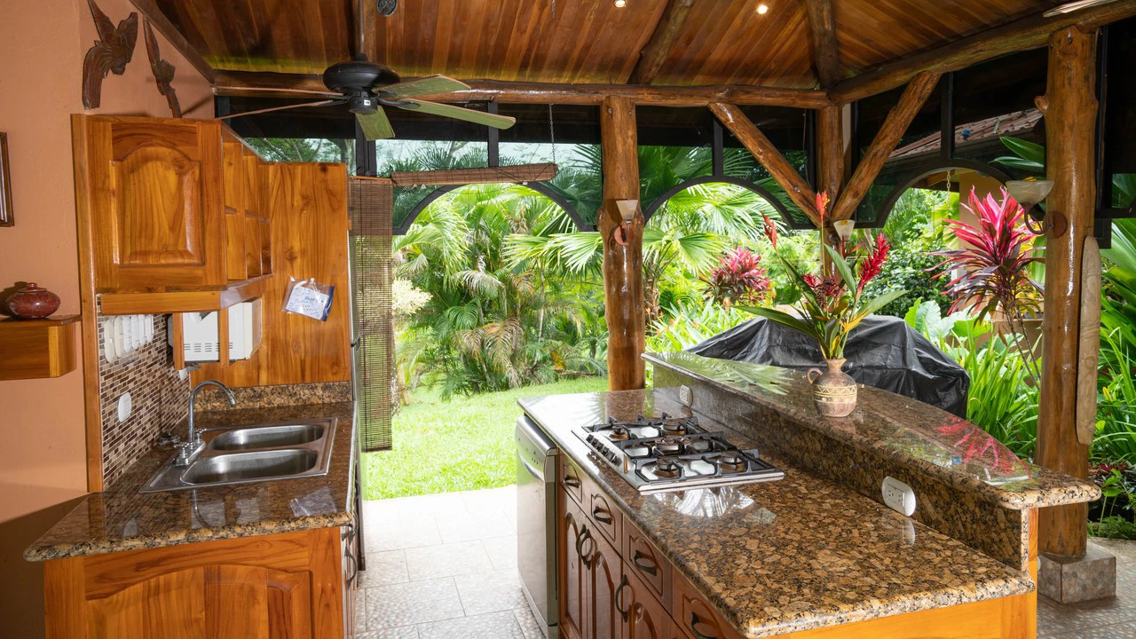 Stunning Tropical Home in Gated community with Hundreds of fruit trees: Mountain House For Sale in Naranjito - Gallery image 13