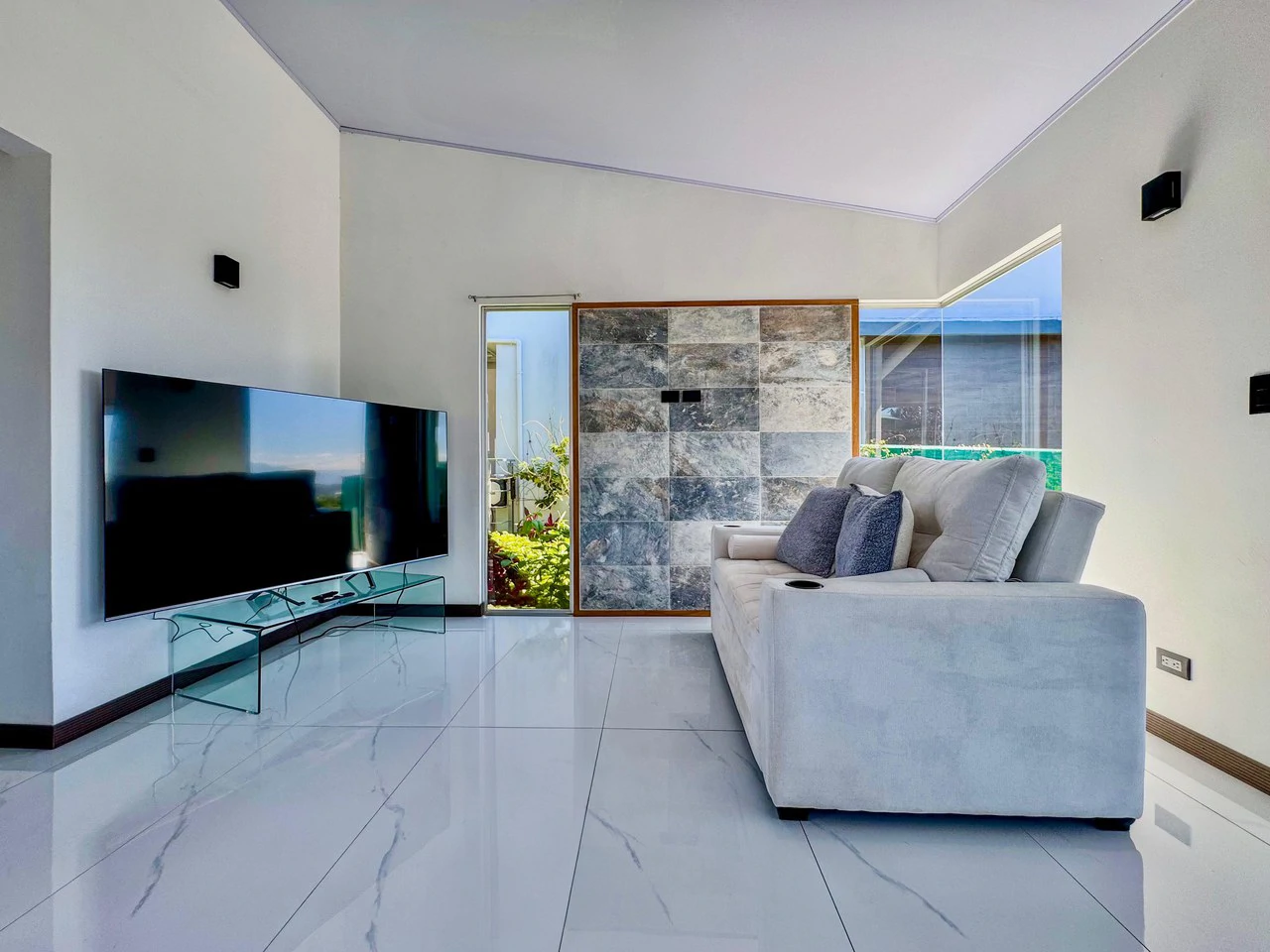 Modern House with Panoramic Views in Naranjo - Gallery image 2