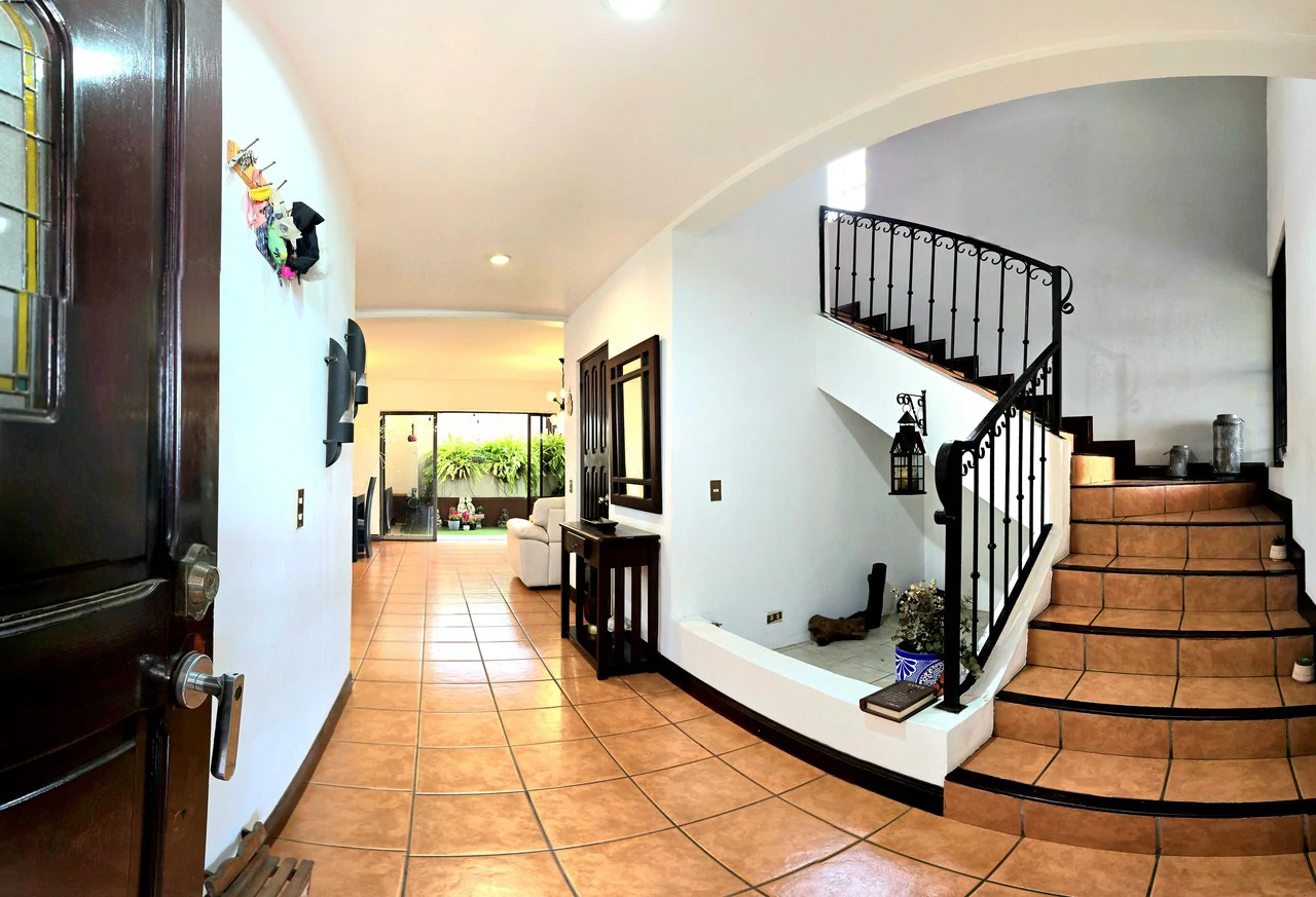 House For Sale in Llorente