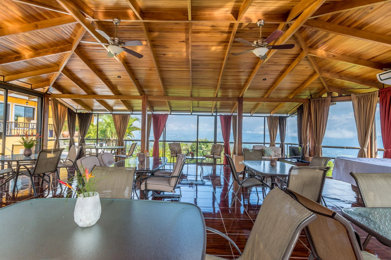 BARONS RESORT BOUTIQUE HOTEL: HOTEL BAR & RESTAURANT - Gallery image 49