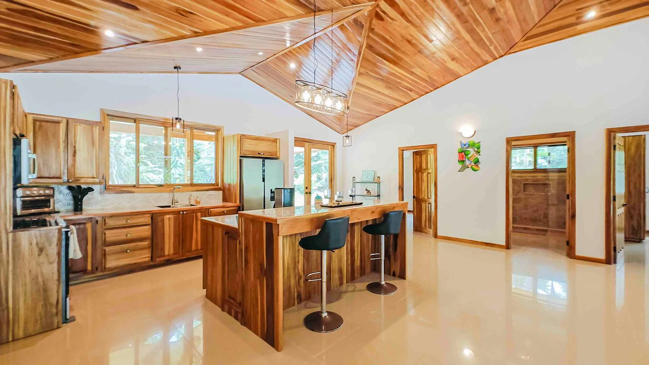 ID 765 - 3 Bd/2 Ba Home w/ Pool in Cahuita: Spacious, Well-Built Home on 5,128sqm Private Lot, 5 Minute Walk to Playa Grande, Cahuita - Gallery image 6
