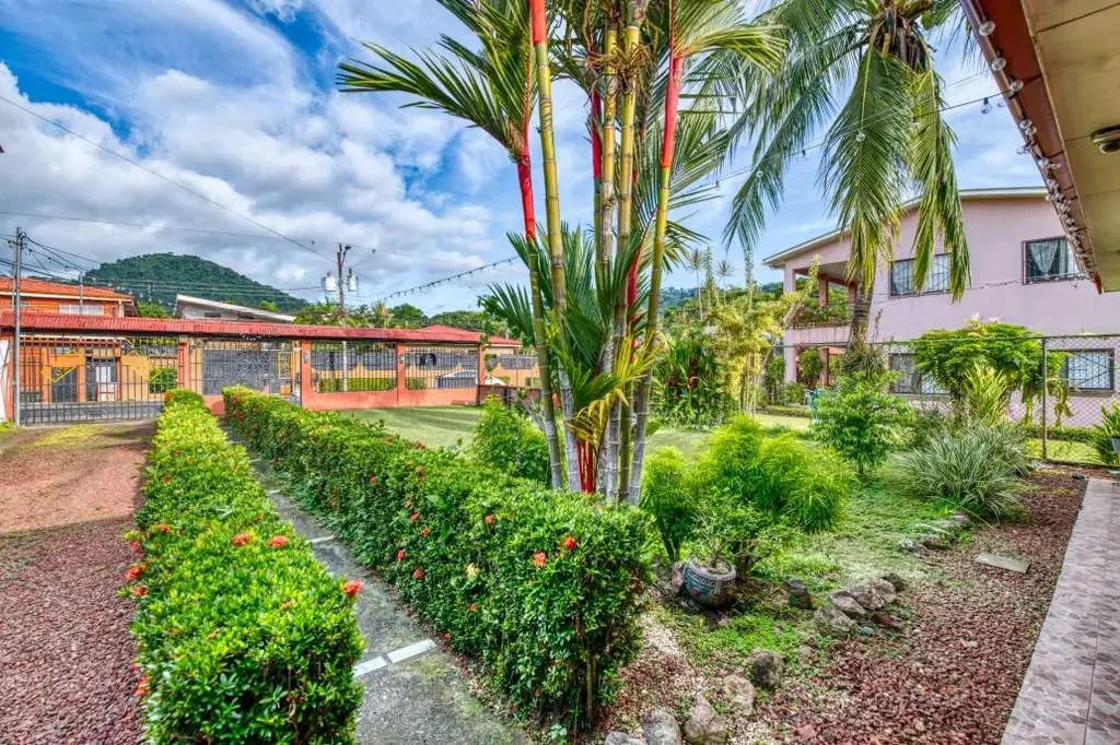 Discover this beautiful property in the heart of Jaco, a home built in the classic Costa Rican style - Gallery image 5