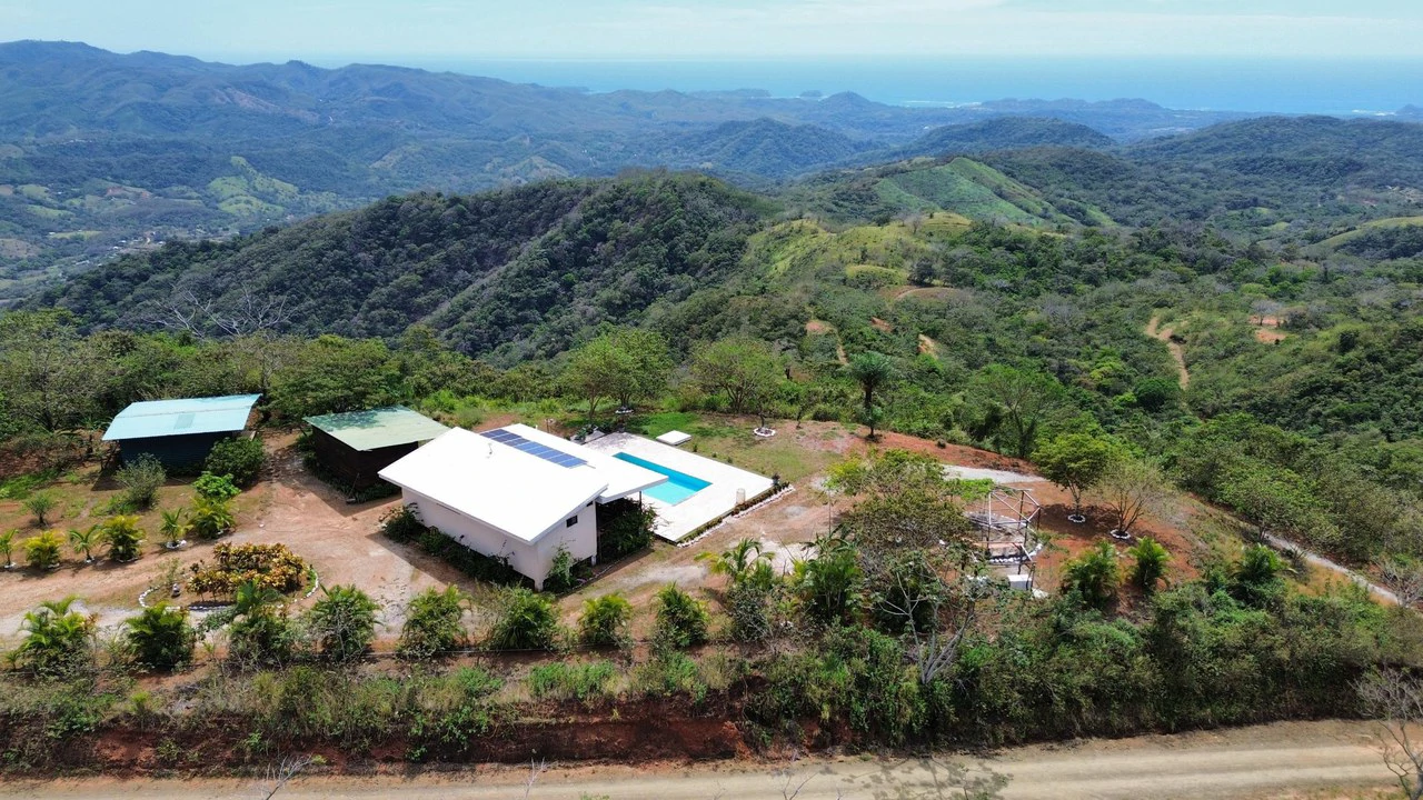 Casa Asia: Sweeping Ocean Views with All Solar Power - photo 4