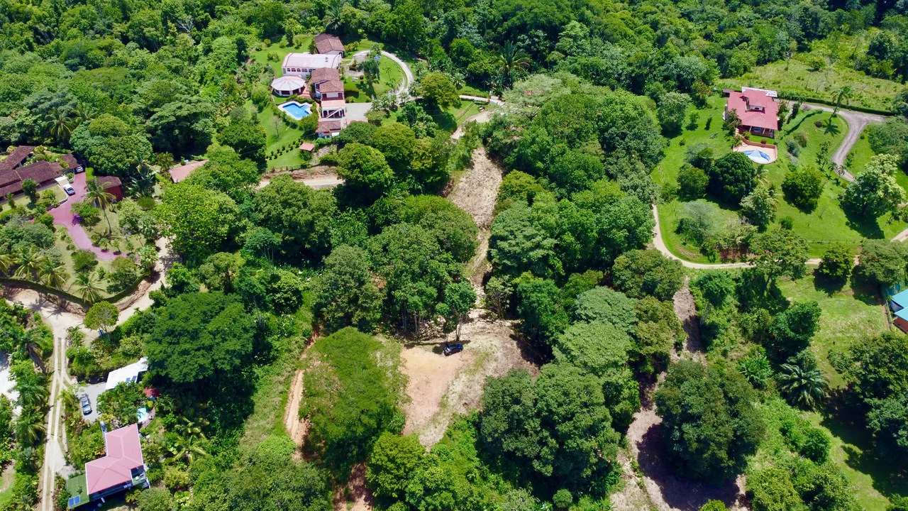 Build-Ready Lot in Ojochal’s Calle Cacique | Easy Access & Stunning Mountain Views - Gallery image 12