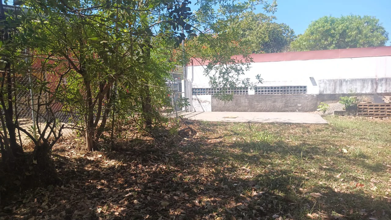 Prime Lot, very close to the beach for sale in the center of Playas del Coco - Gallery image 14