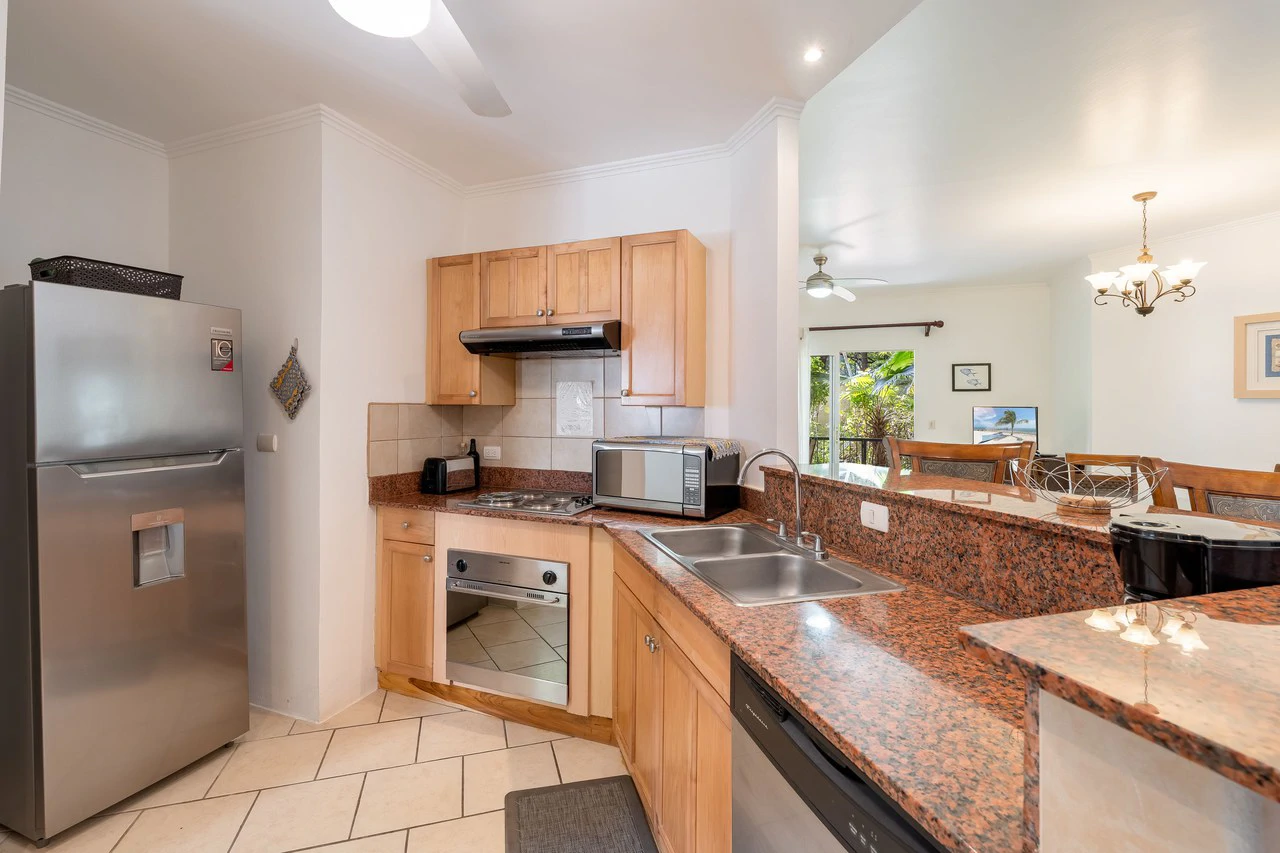 Surfside Tower 103: Live the Dream! Affordable Coastal Living  Walk to Playa Potrero Beach - Gallery image 6