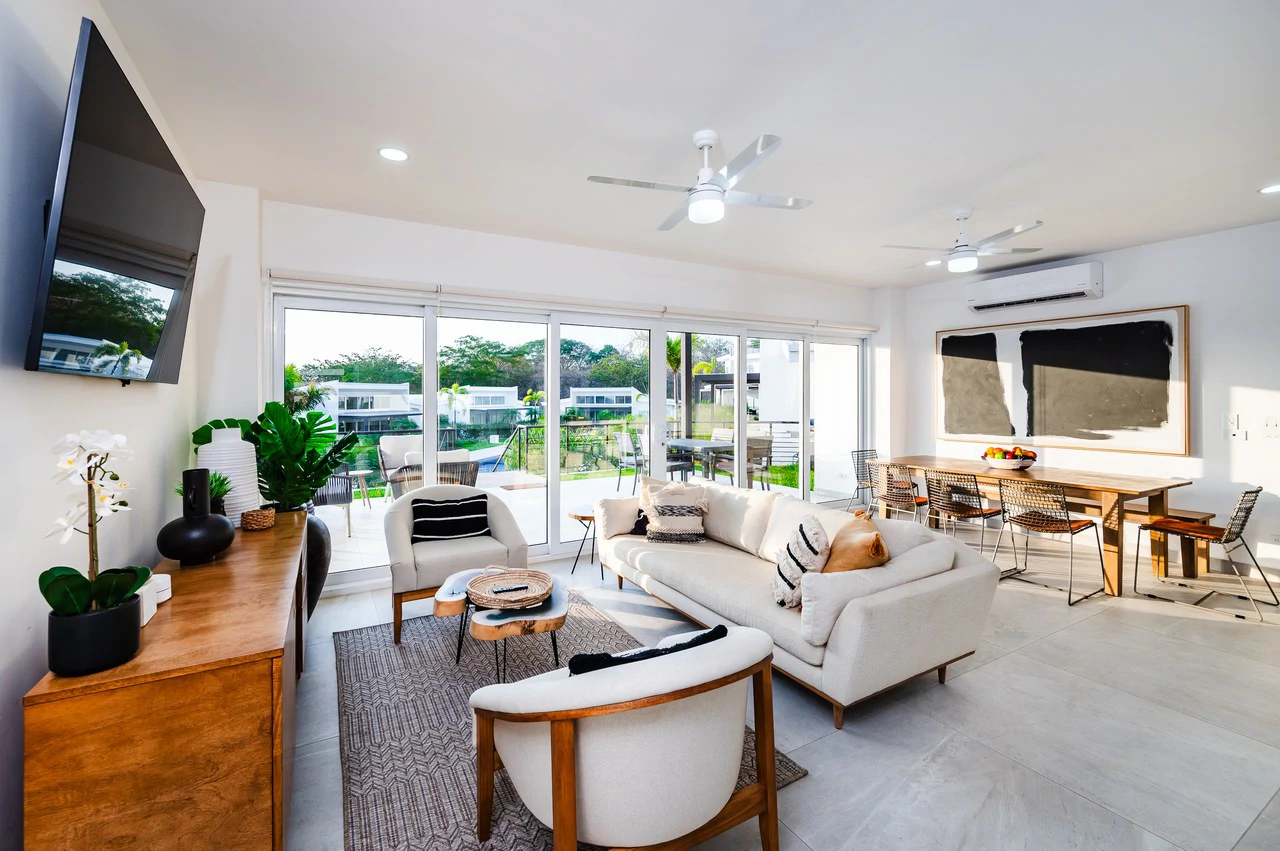 The Enclave: Ultra-Modern 5 Bedroom Villa Located Minutes From the Beach! - Gallery image 10