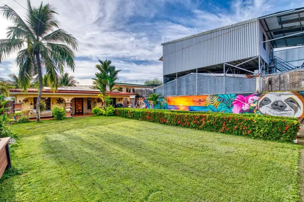 Discover this beautiful property in the heart of Jaco, a home built in the classic Costa Rican style - Gallery image 4