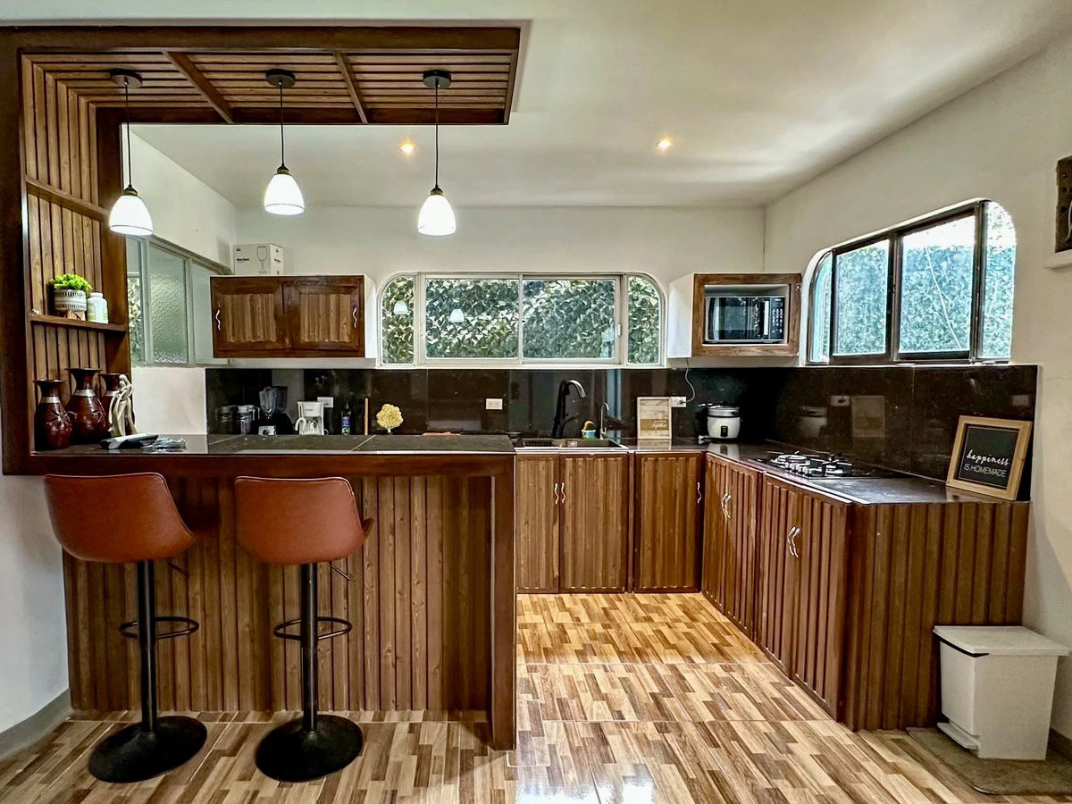2-Bedroom Home with 3 Fully Furnished Apartments In Puerto Jimenez - Gallery image 5