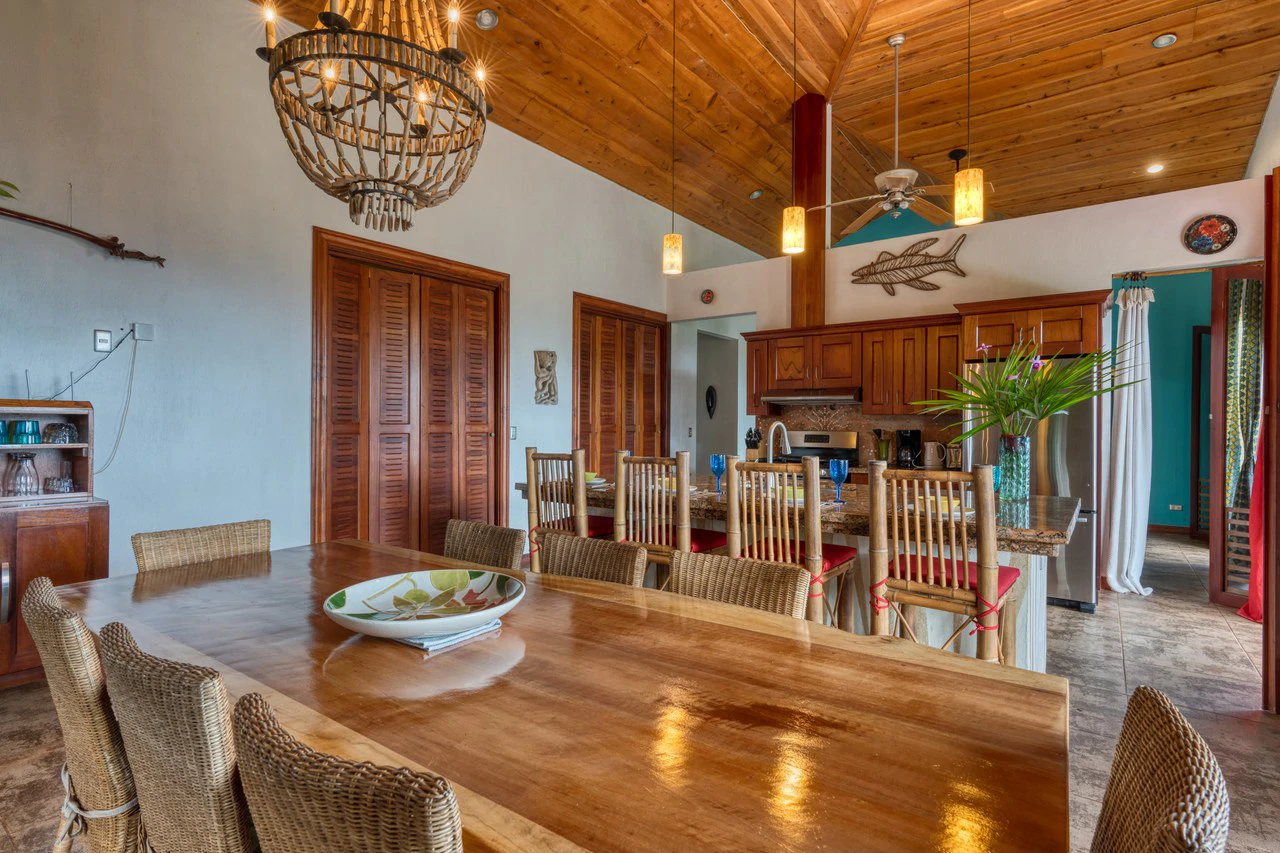 5 Bedroom Mountain Retreat Minutes from the Beach Platanillo Costa Rica - Gallery image 21