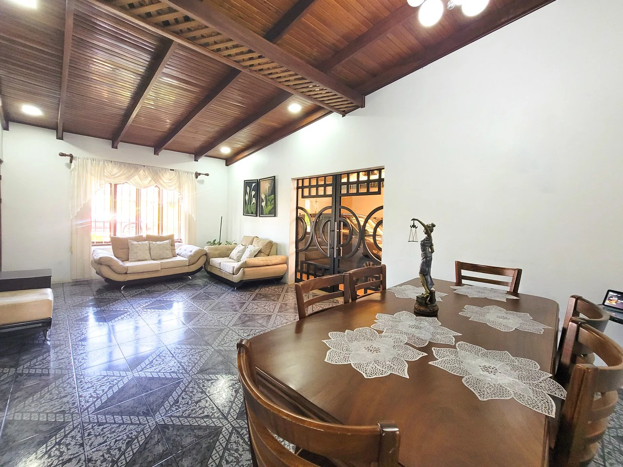 House For Sale in Santa Gertrudis - Gallery image 6