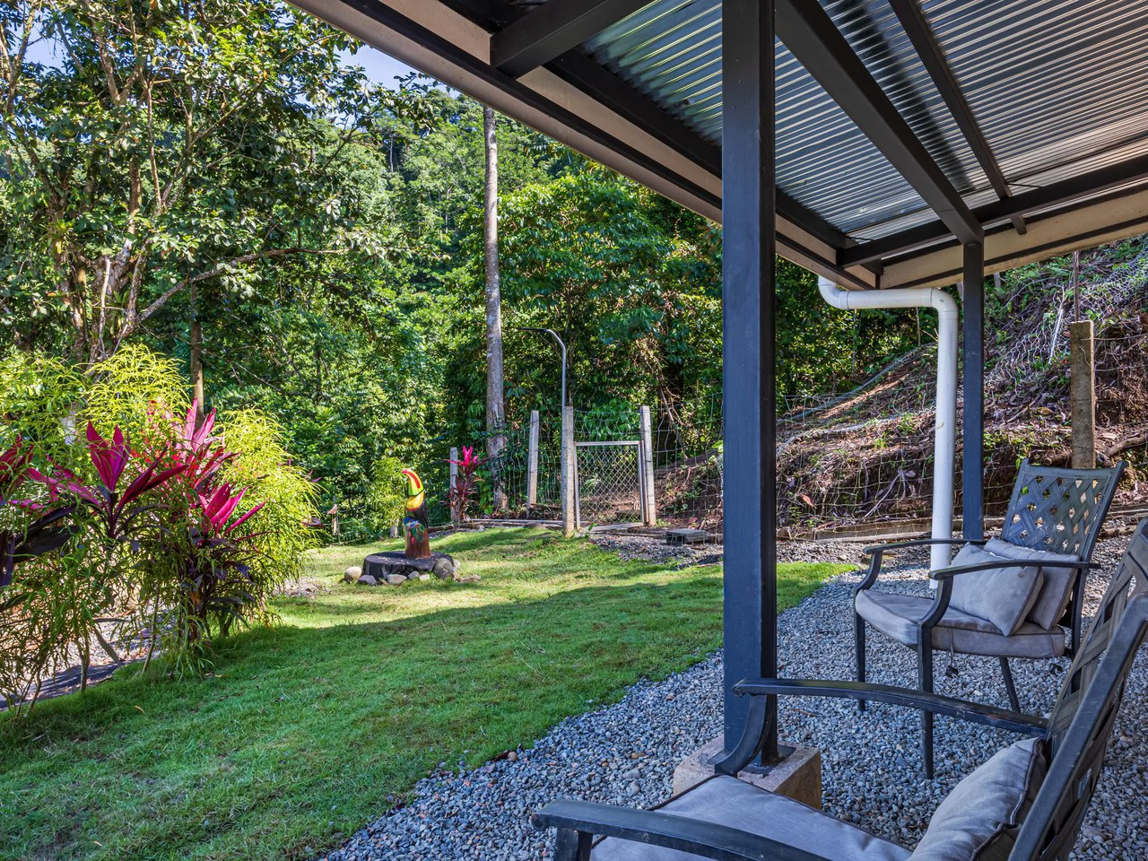 11.25 ACRES- 4 Bedrooms, Two Homes, Panoramic Ocean & Mountain Views With Stream, 30+ Fruit Trees, 40 Minutes to Quepos!!! - Gallery image 60