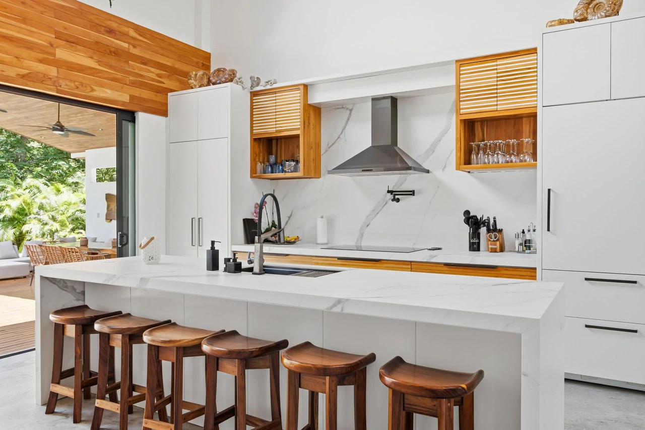 Casa La Ola Perfecta: Luxury 5-Bedroom Home with Pool Near the Beach in Hacienda Pinilla - photo 7