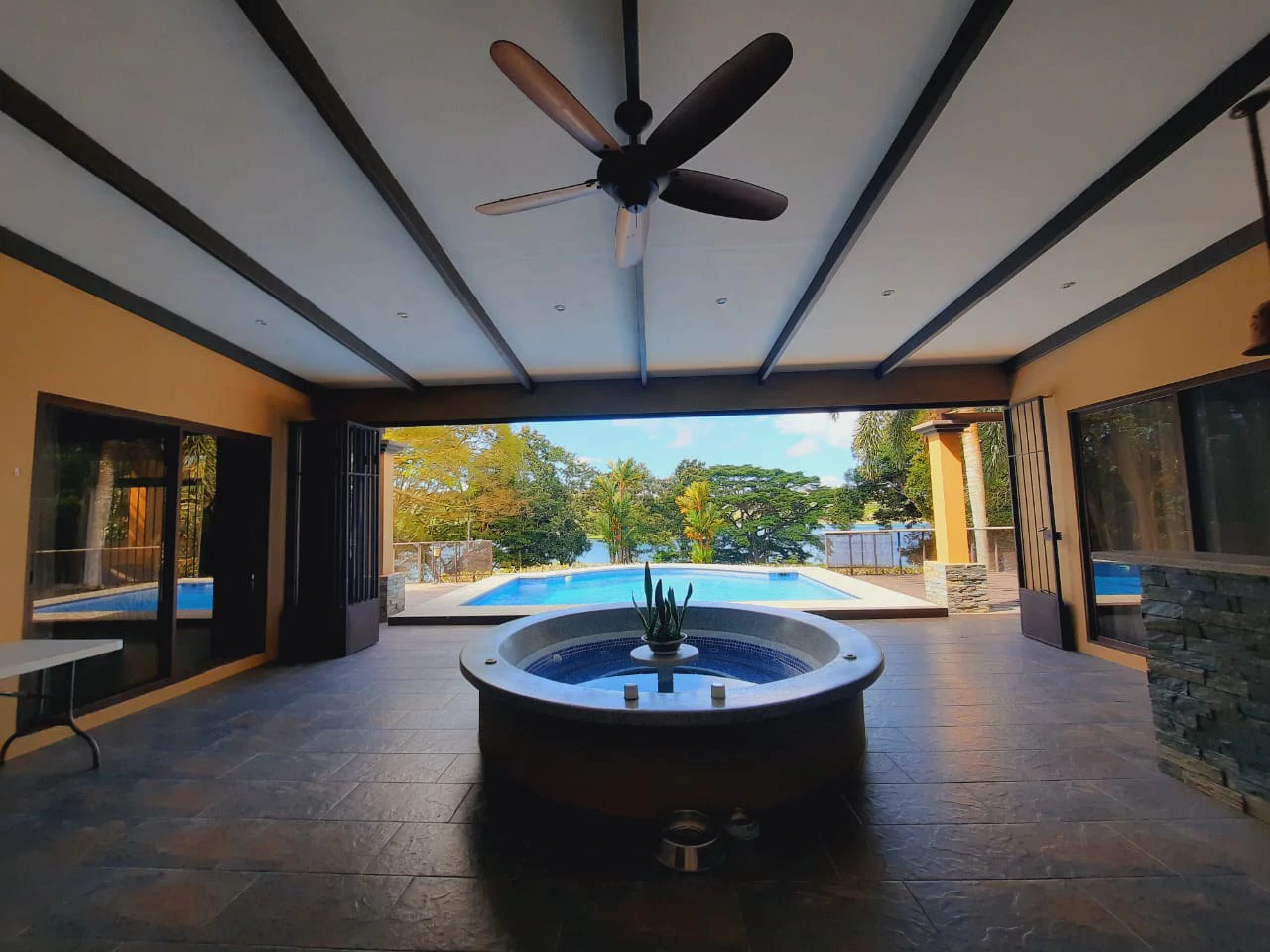LA TOSCANA - Mediterranean Style Luxury Home on Lake Front Property. - Gallery image 18