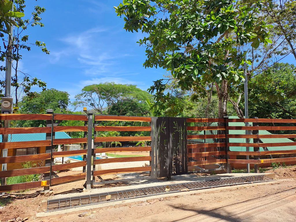 Compound Cooper: Compound Cooper includes Casa Cooper - a Newly constructed in 2023 - 2 Bedroom 1 Bath home set on a spacious 703 m2 lot and Lote Cooper which is 2485 m2 of flat buildable land - both - Gallery image 23
