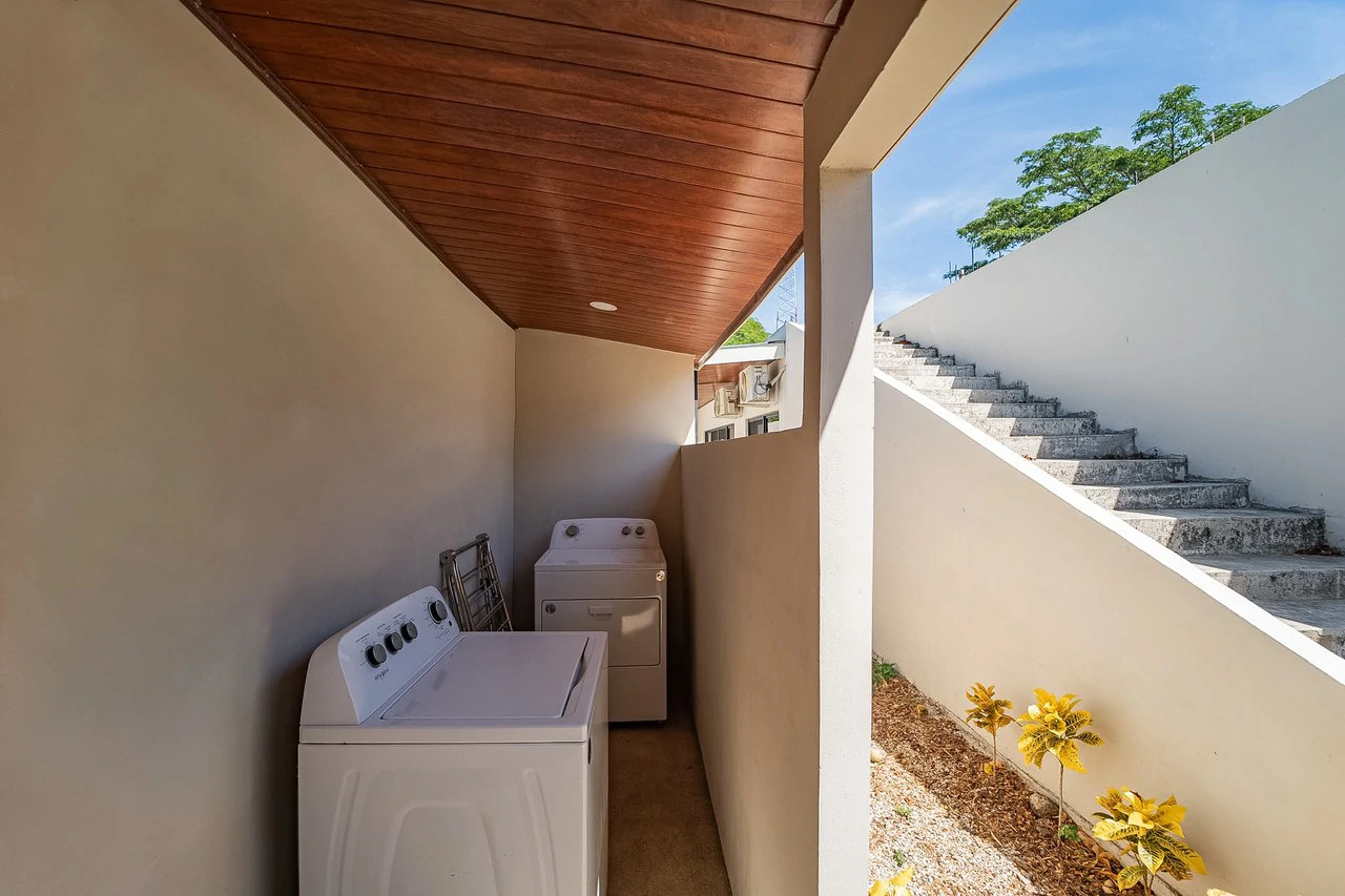 Casa Cielo y Tierra: In Town Income Generating Duplex - Gallery image 2