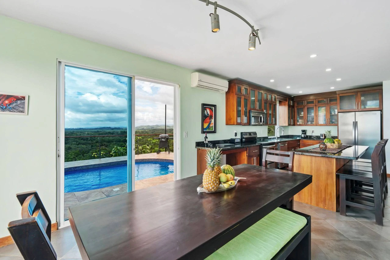 Casa Sol: Exceptionally Private Home with Panoramic Ocean, Mountain & Sunset Views - Gallery image 6