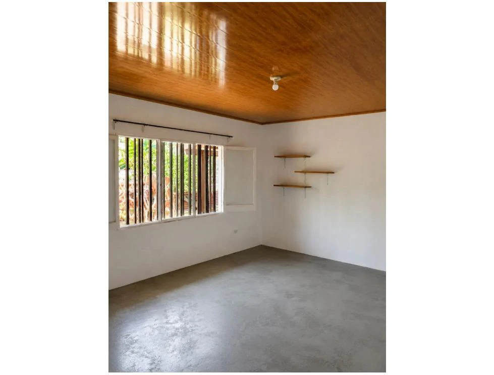 House in Quebrada Amarilla with Lush Garden and Patio - photo 11