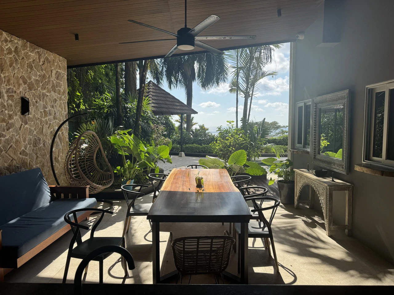 1.42 ACRES – 4 Bedrooms 2 Story Ocean-View Home With 2 Bedroom Guest House In Premium Beach Community, Walk to the Beach! - Gallery image 20