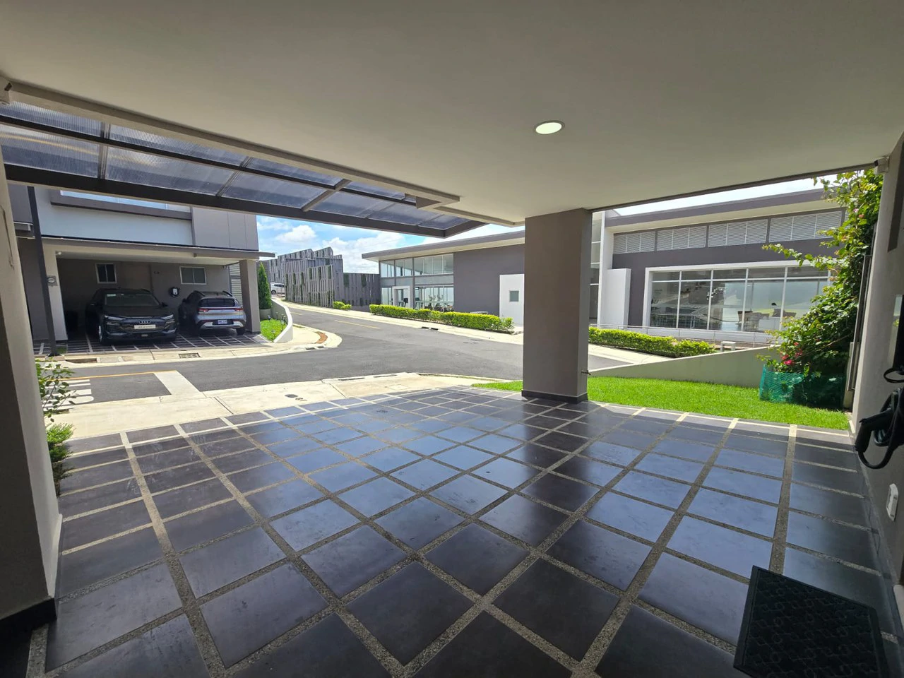 House for sale in Blue Condominium - Gallery image 2