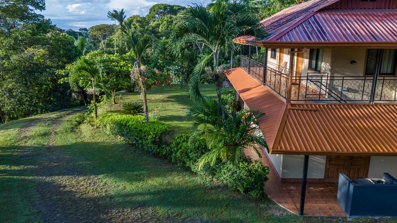 MOUNTAIN VIEW PARADISE WITH PRIVACY - 5 MINUTES AWAY FROM THE BEACH AND AMENITIES: Mountain House For Sale in Ojochal - Gallery image 13