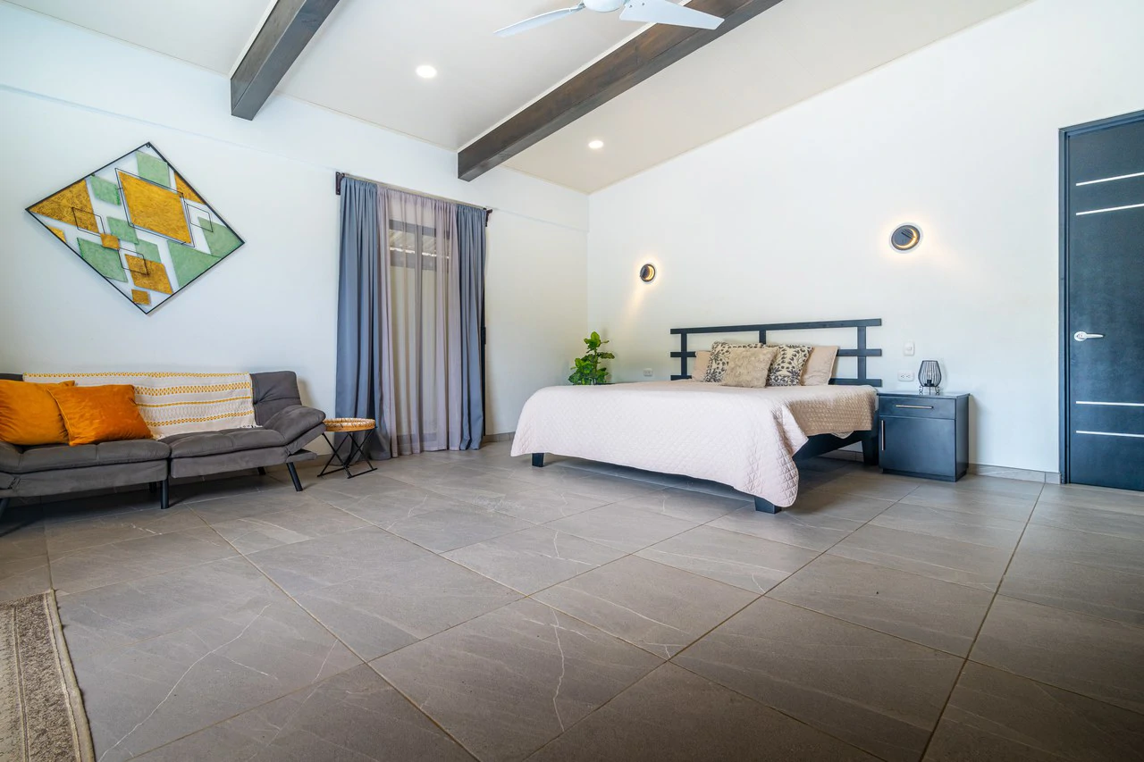 Modern 3 Bedroom Home - Walking distance to it all! - Gallery image 28