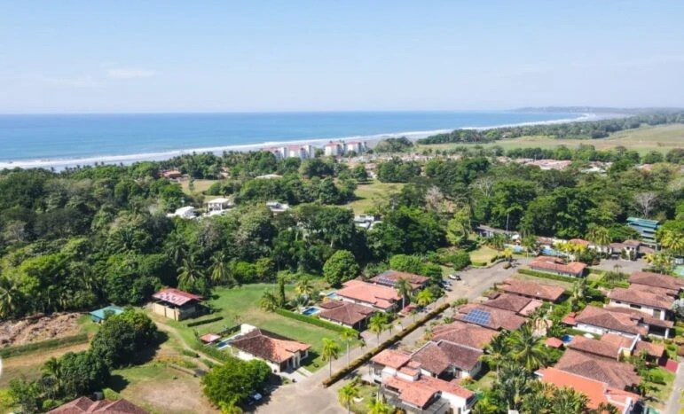 Standout home in highly sought after community close to the beach in Bejuco! - Gallery image 24