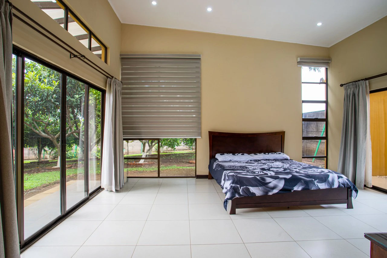 Modern Furnished Home Just 5 Minutes from Downtown Grecia - Gallery image 23