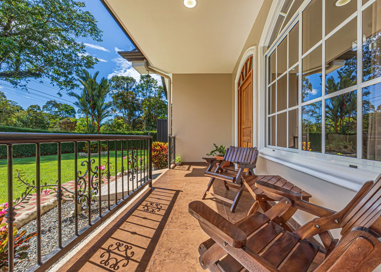 Exceptional 5-Bedroom Residence on Los Laureles Street – Prime Location & Versatile Layout - Gallery image 28