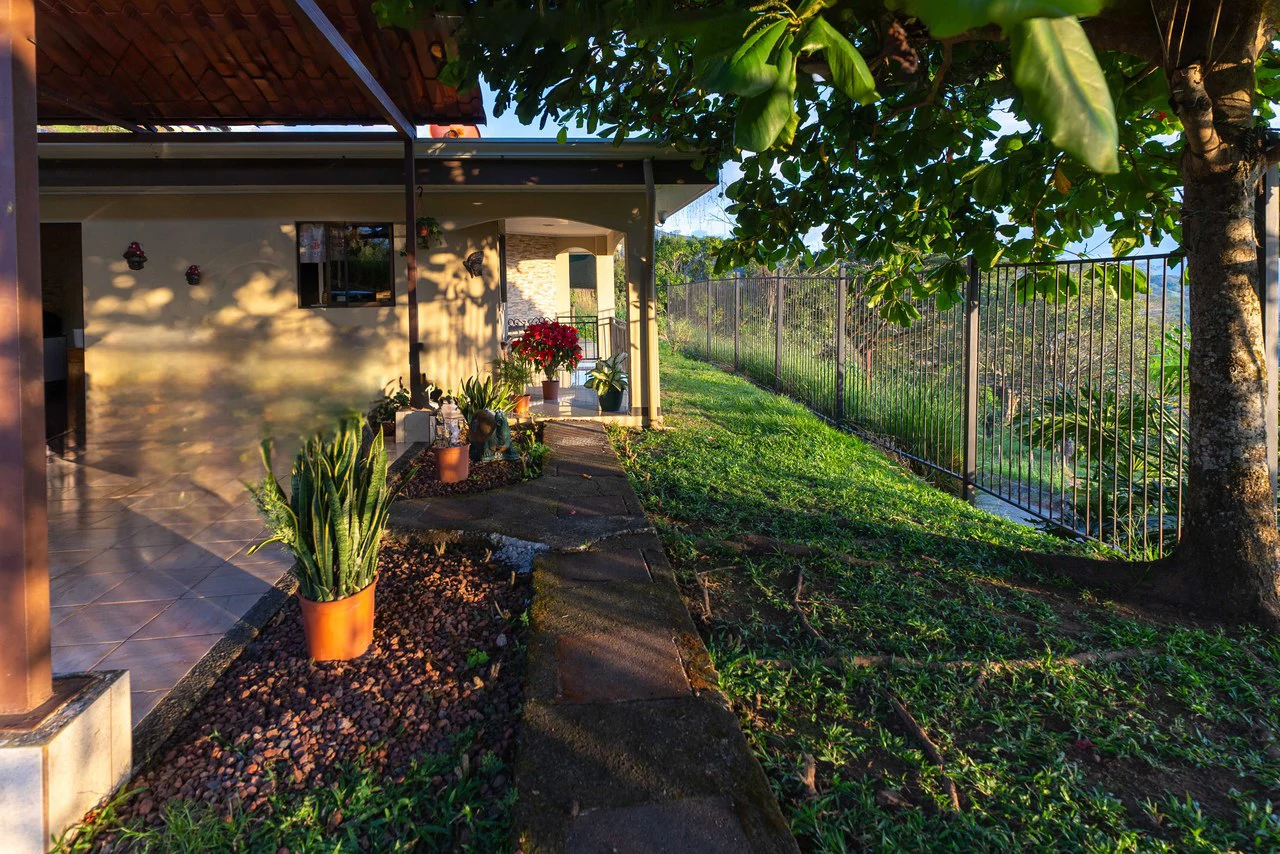 Country House in Desmonte, San Mateo: Tranquility and Nature - Gallery image 3