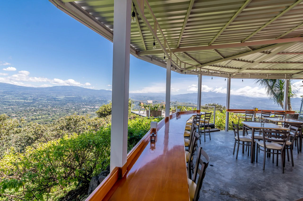 BARONS RESORT BOUTIQUE HOTEL: HOTEL BAR & RESTAURANT - Gallery image 20
