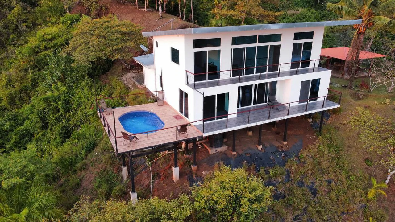 Casa Sol: Exceptionally Private Home with Panoramic Ocean, Mountain & Sunset Views - Gallery image 34