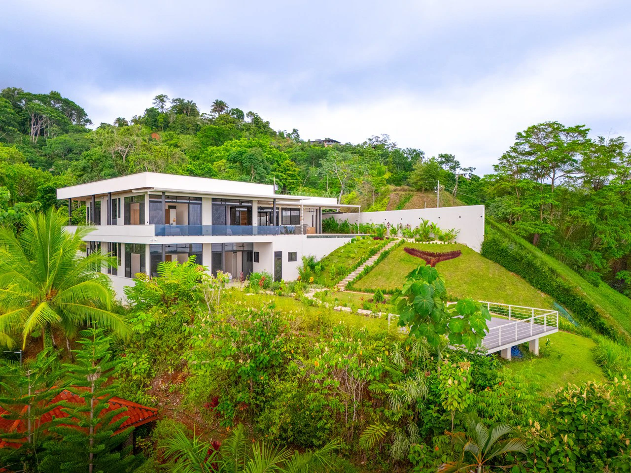 Lion's Gate Sunset Estate - Gallery image 6