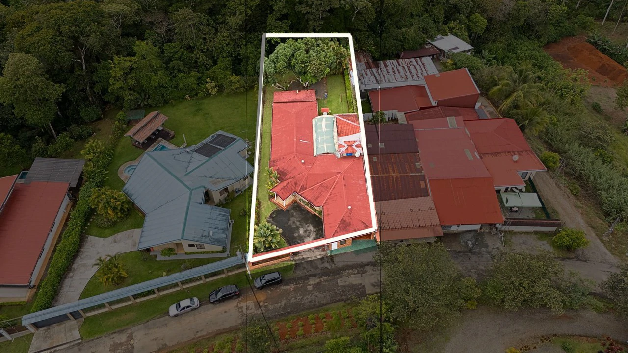 HOUSE FOR SALE, LOCATED IN THE CENTER OF PEREZ ZELEDON: Elegant and spacious turnkey house for sale in the center of Perez Zeledon - Gallery image 2