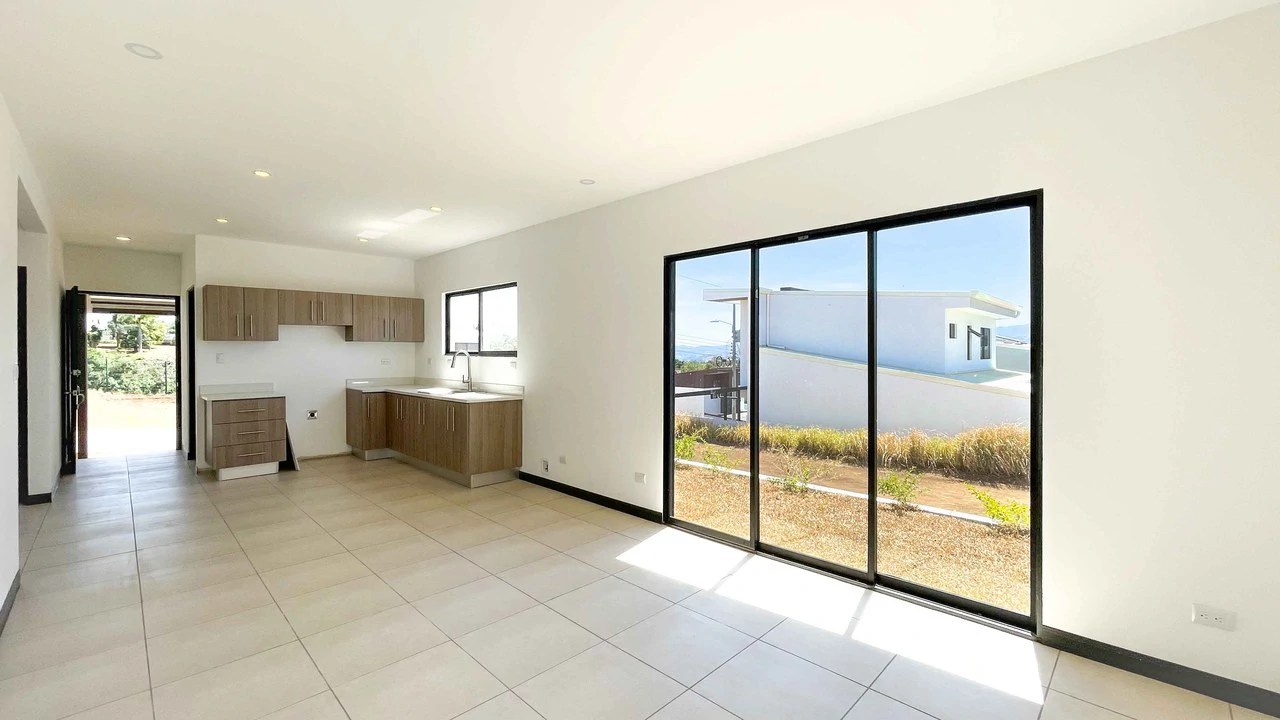 Charming New House for Sale in Gated Community - Gallery image 5