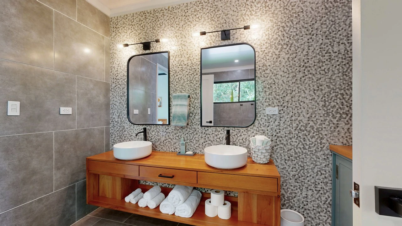 Casa Oropéndula: Modern Jungle Home for Sale Near Dominical, Costa Rica | 3BR, 2.5BA, 3.44 Acres with Creek - Gallery image 20