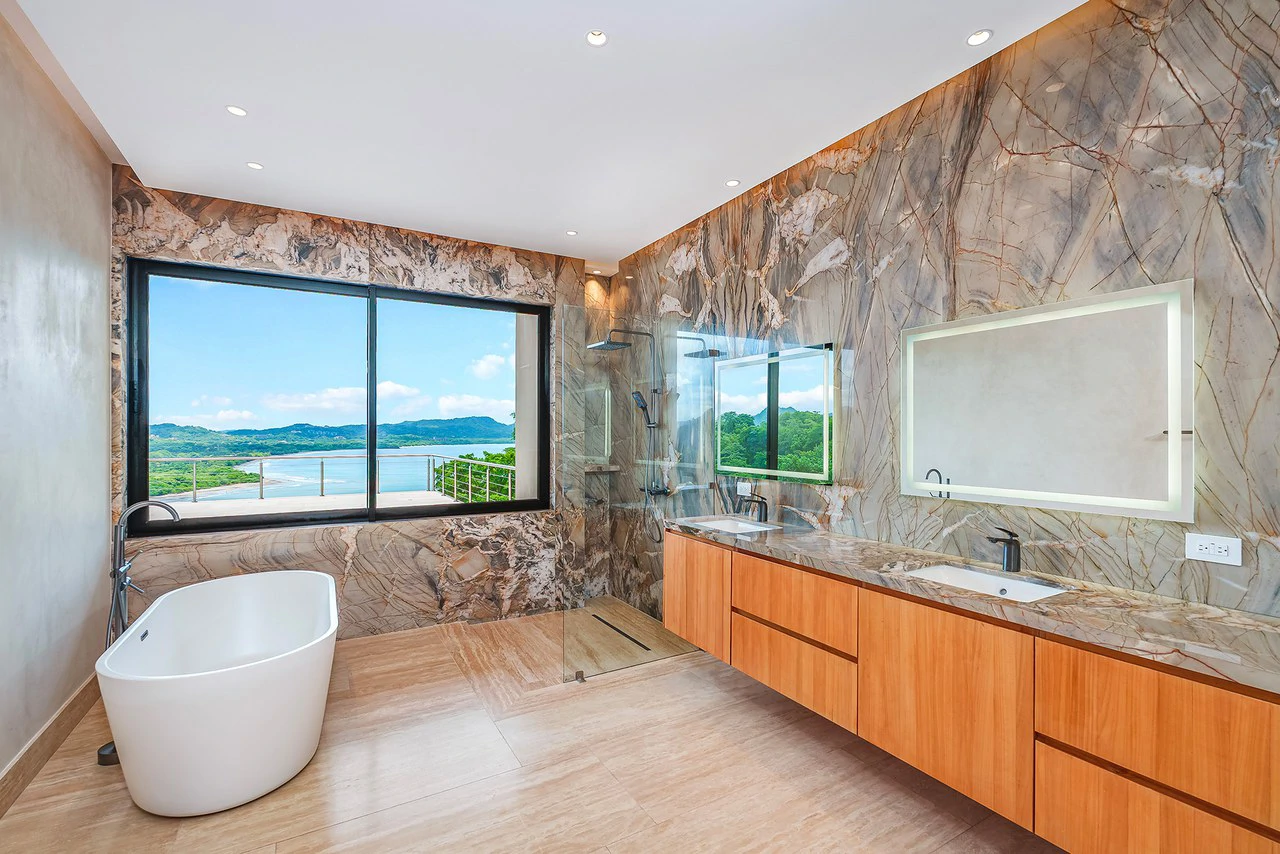 Casa Vision: Luxury Estate with Sweeping Ocean Views - Gallery image 19
