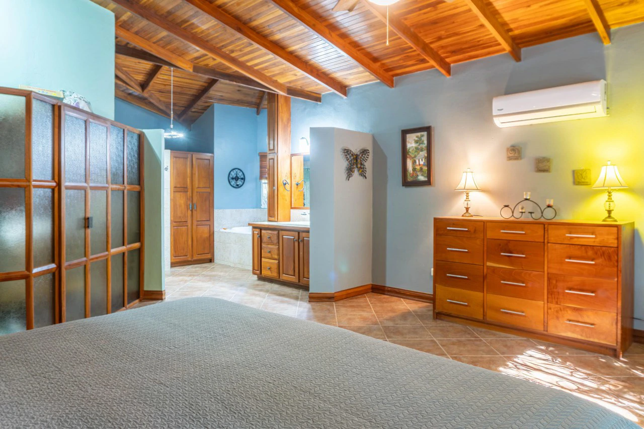 Casa Sereno: A Spacious Retreat Just Minutes From Town - photo 5