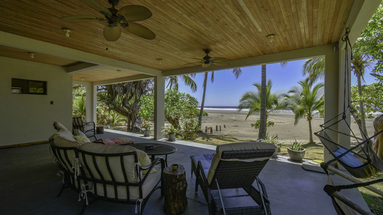 Rare Titled Beachfront Property with House - Gallery image 17