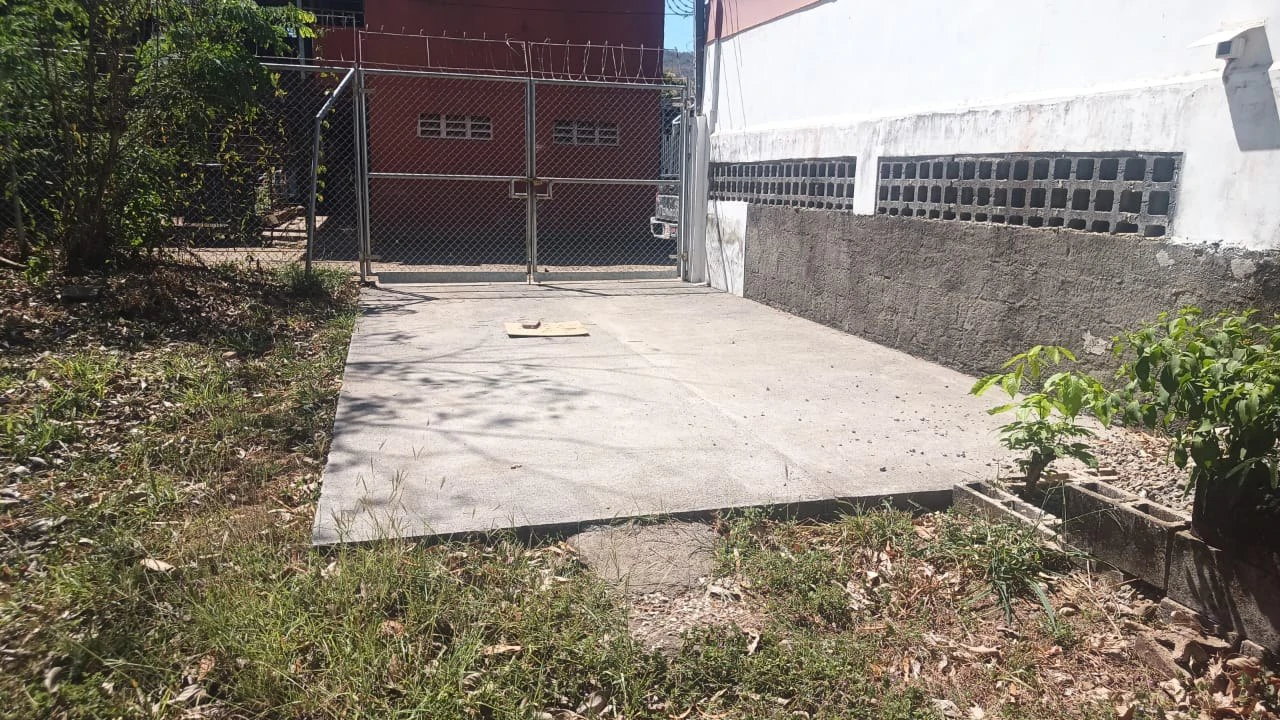 Prime Lot, very close to the beach for sale in the center of Playas del Coco - Gallery image 8