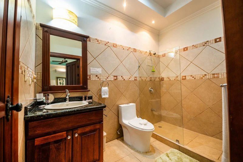 Amazing Casa Grande: Enormous Home with Pool near the Beach in a highly sought after Community! - Gallery image 21