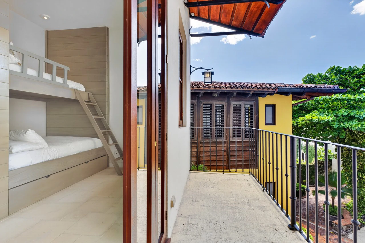 25 Paseo Del Mar: Best-Priced Beachfront Home in Las Catalinas - Gallery image 40