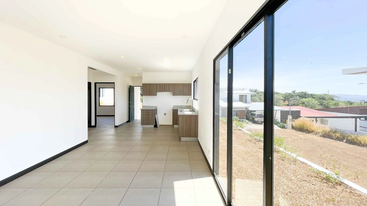 Charming New House for Sale in Gated Community - Gallery image 2