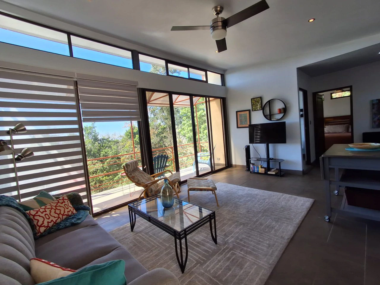 Private Paradise: Luxury home and Guest home on large private lot! - Gallery image 13