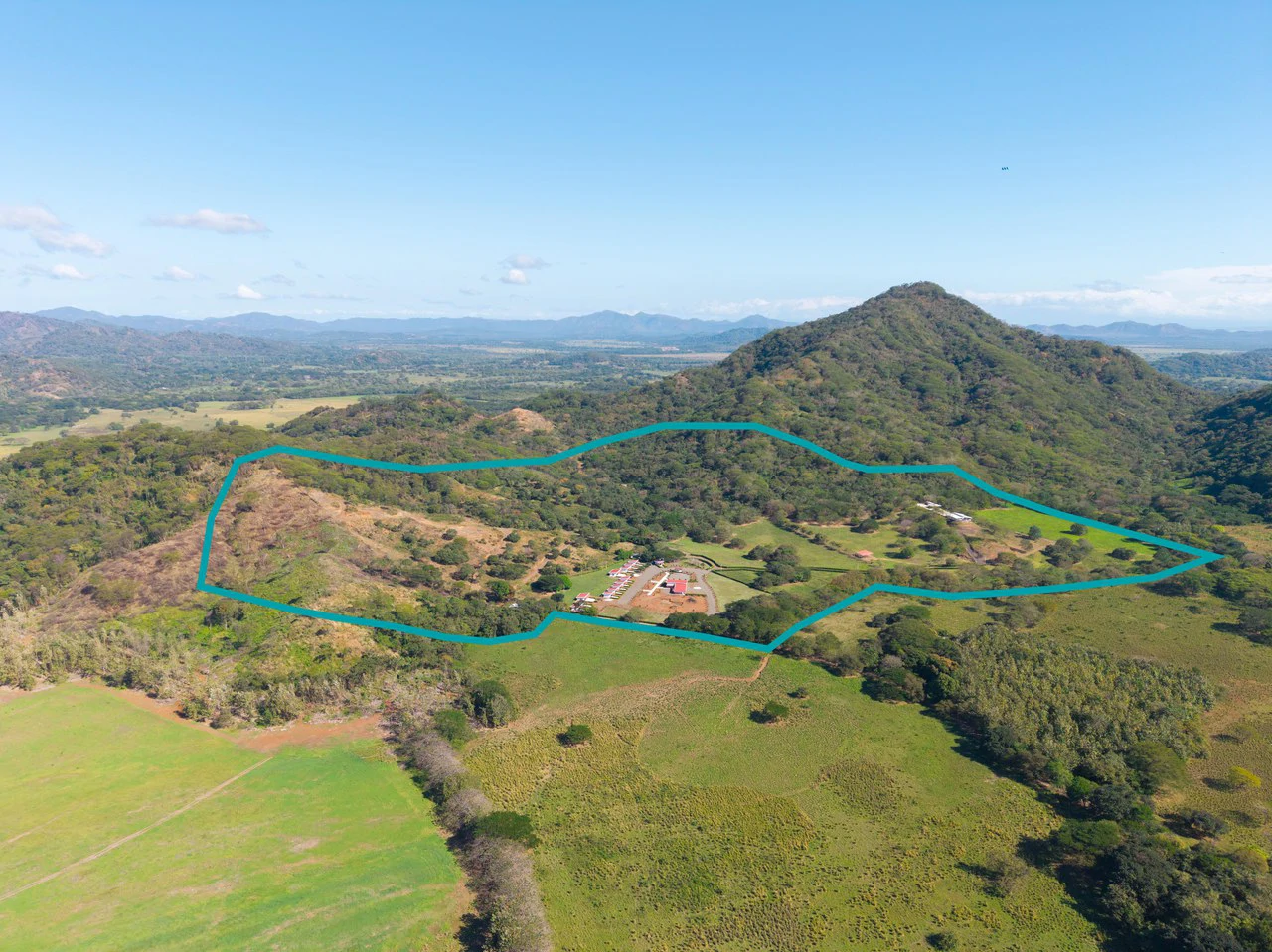 Finca Santa Elena: Mountain and Countryside Multiplex For Sale in 27 de Abril - Gallery image 2